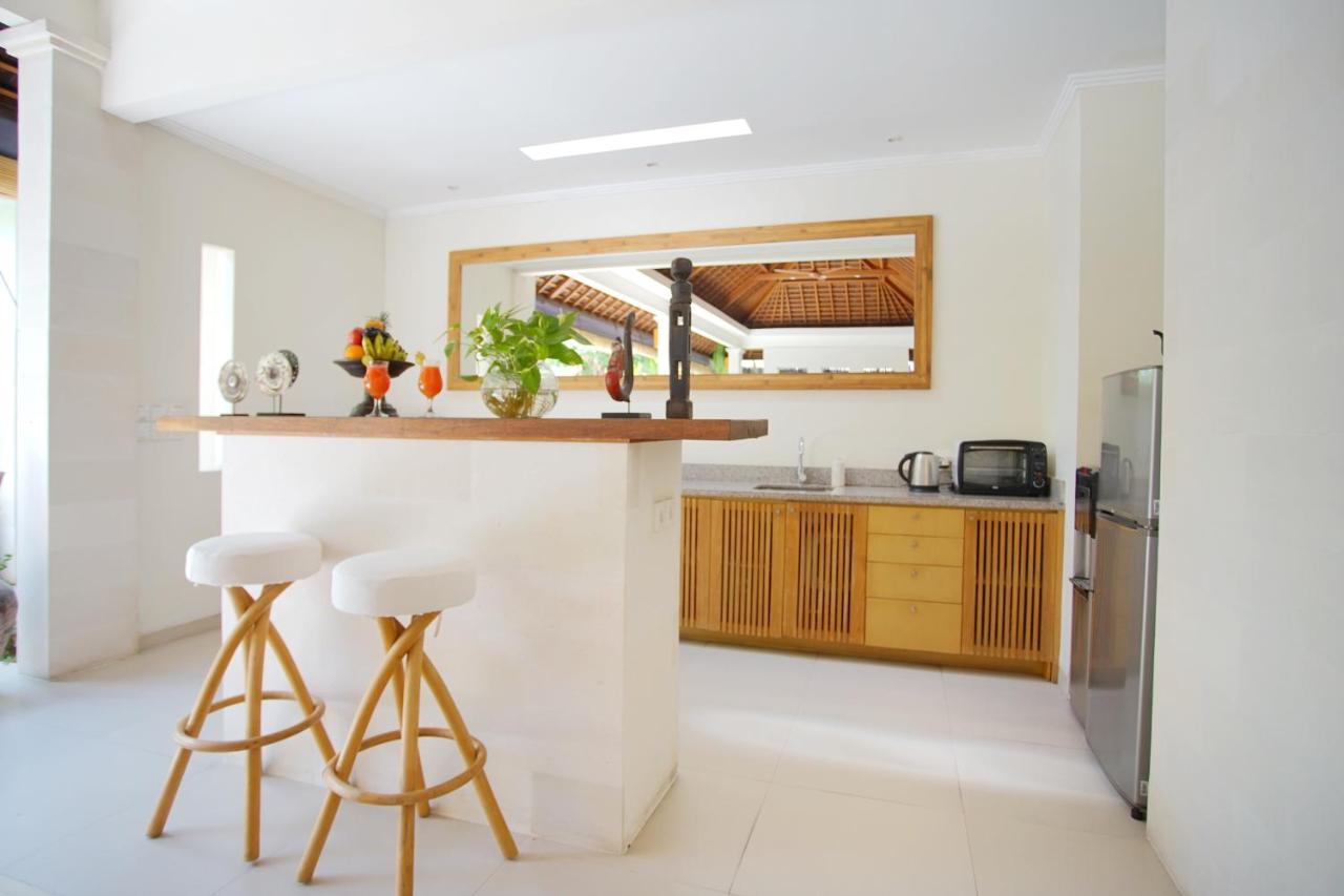 Villa Bali Asri Batubelig Семиняк Екстериор снимка