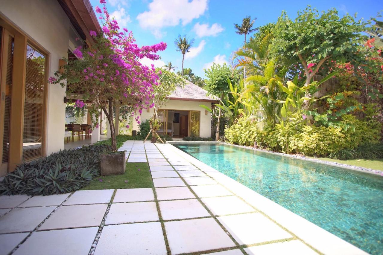Villa Bali Asri Batubelig Семиняк Екстериор снимка