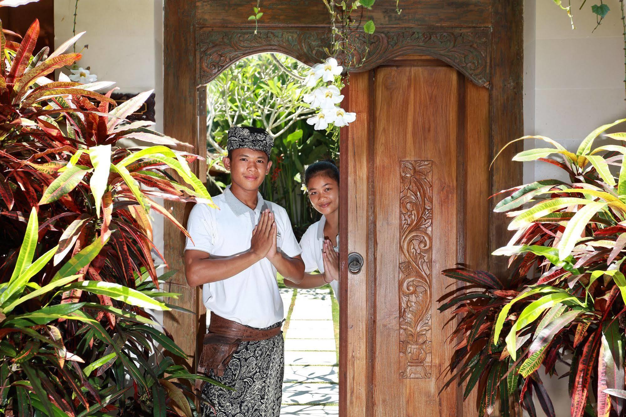 Villa Bali Asri Batubelig Семиняк Екстериор снимка